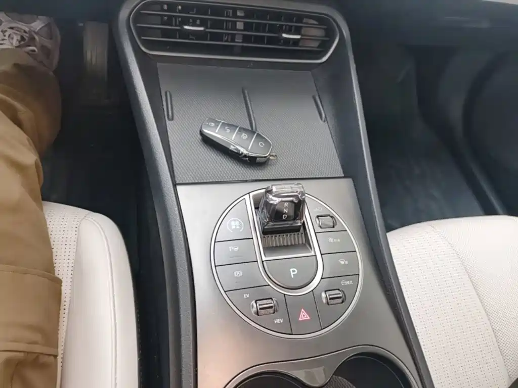 BYD Seal 05 DM-i — фото 14