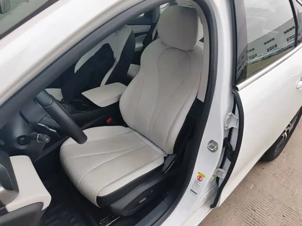 BYD Seal 05 DM-i — фото 15