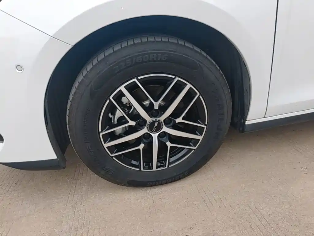 BYD Seal 05 DM-i — фото 23