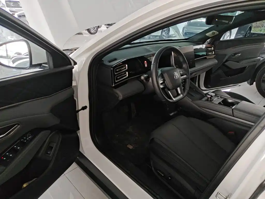 BYD Qin L — фото 16
