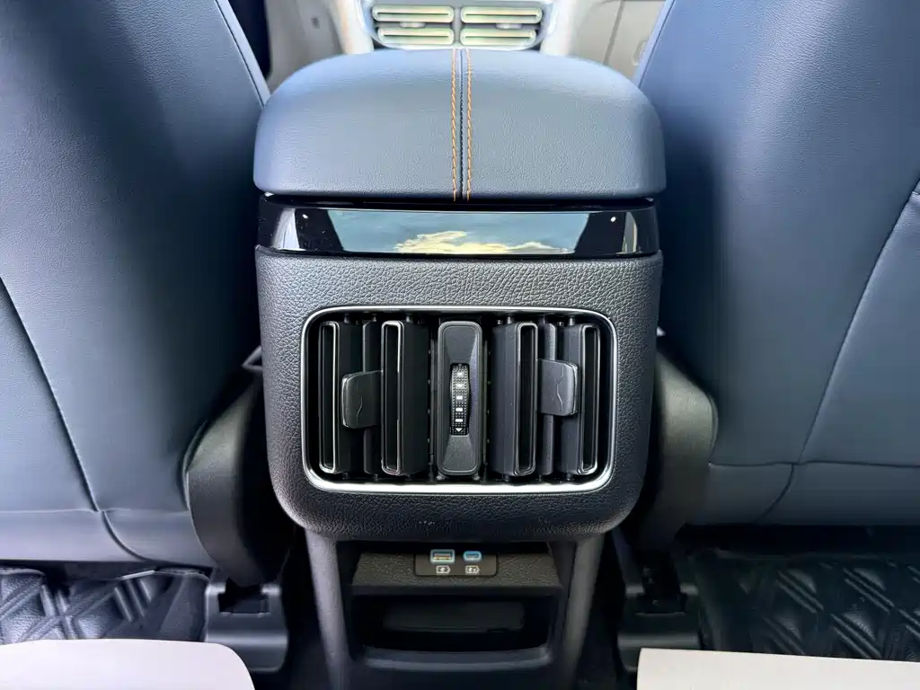 BYD PLUS New Energy — фото 10