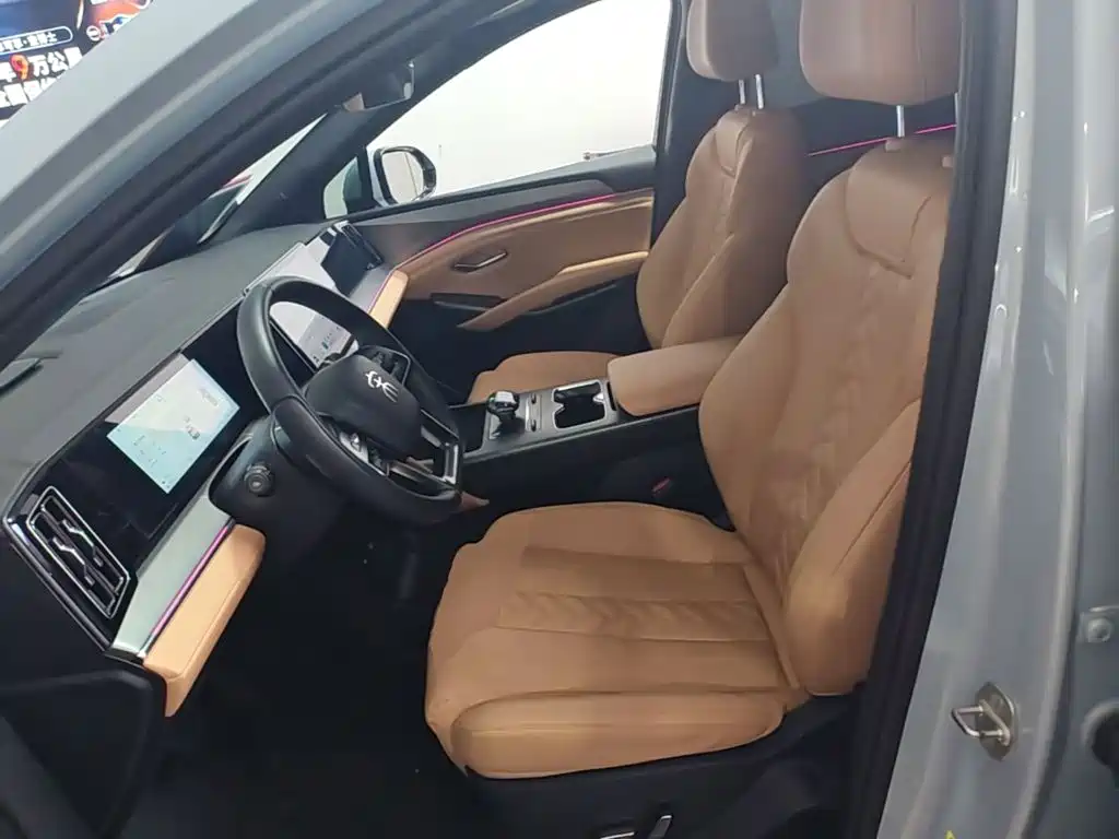 BYD L DM-i — фото 15