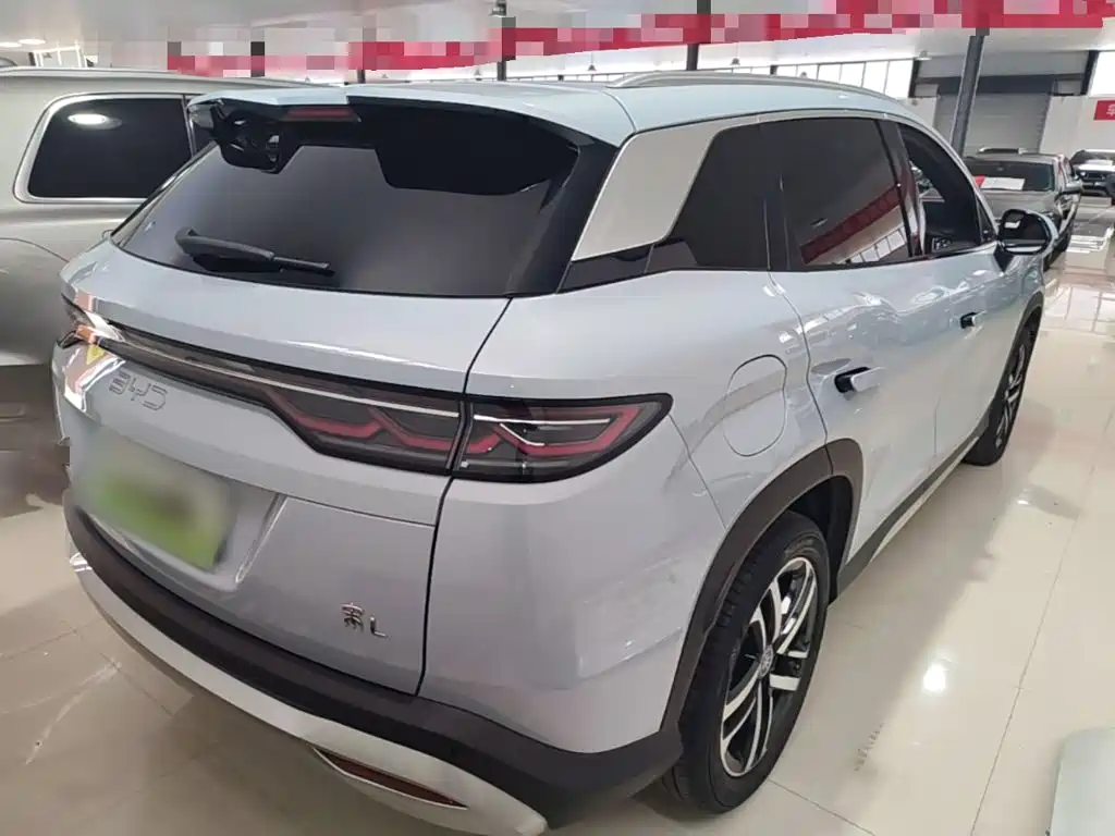 BYD L DM-i — фото 7