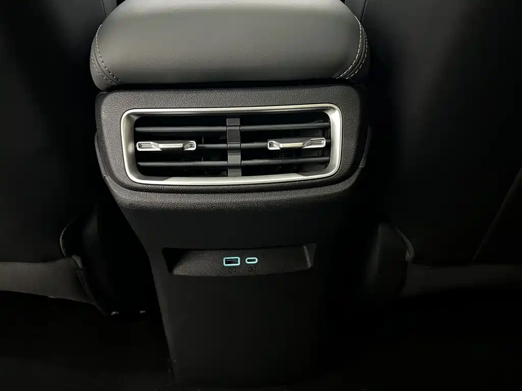 BYD Qin L — фото 19