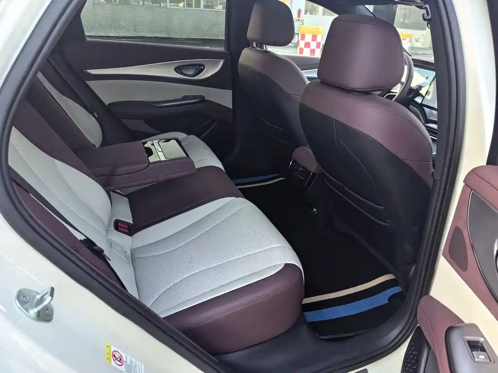BYD Seal 07 DM-i — фото 14