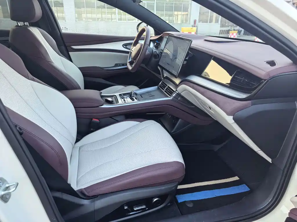 BYD Seal 07 DM-i — фото 15