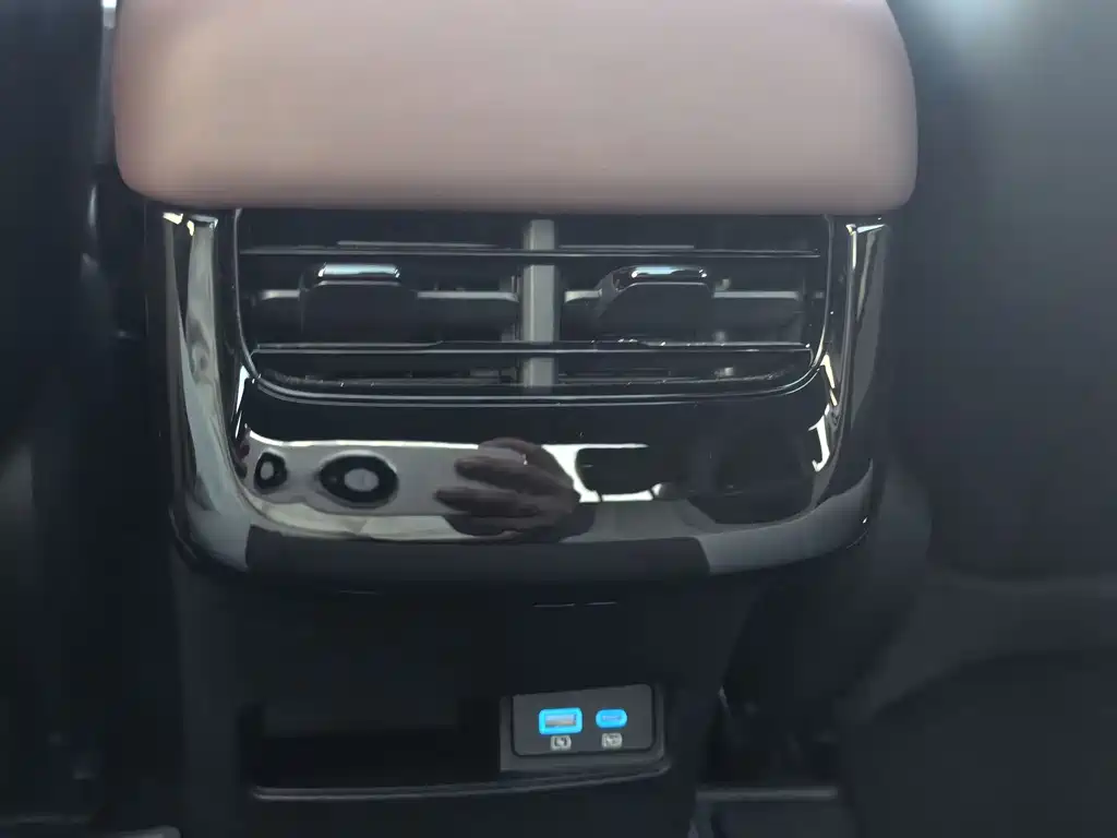 BYD Seal 07 DM-i — фото 25