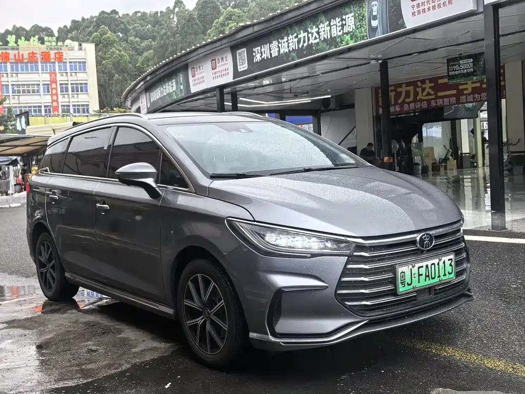 BYD MAX New Energy — фото 3