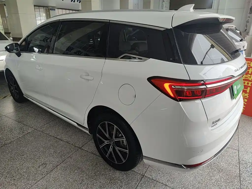 BYD MAX New Energy — фото 5