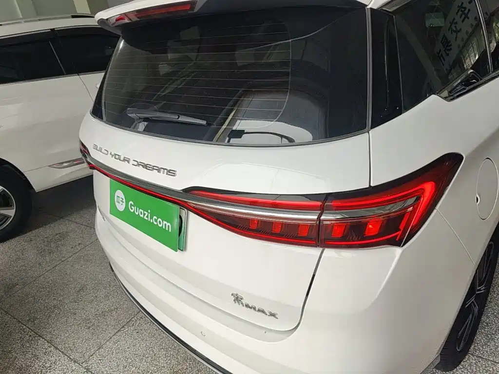 BYD MAX New Energy — фото 6