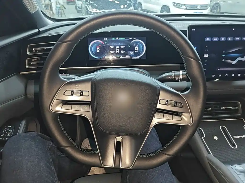 BYD Qin L — фото 11