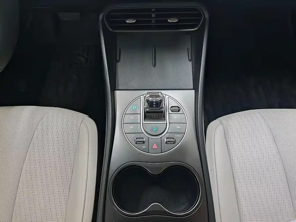 BYD Seal 05 DM-i — фото 14