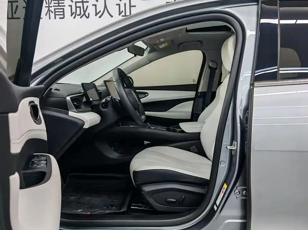 BYD Seal 05 DM-i — фото 9