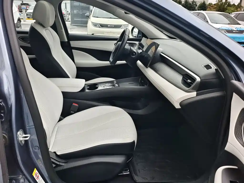 BYD Seal 05 DM-i — фото 21