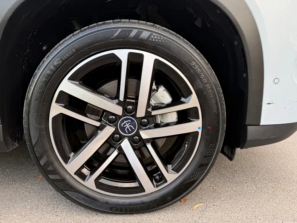 BYD L DM-i — фото 21