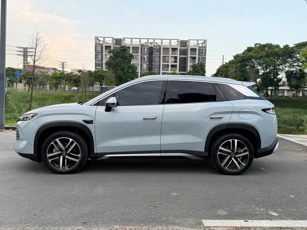 BYD L DM-i — фото 4