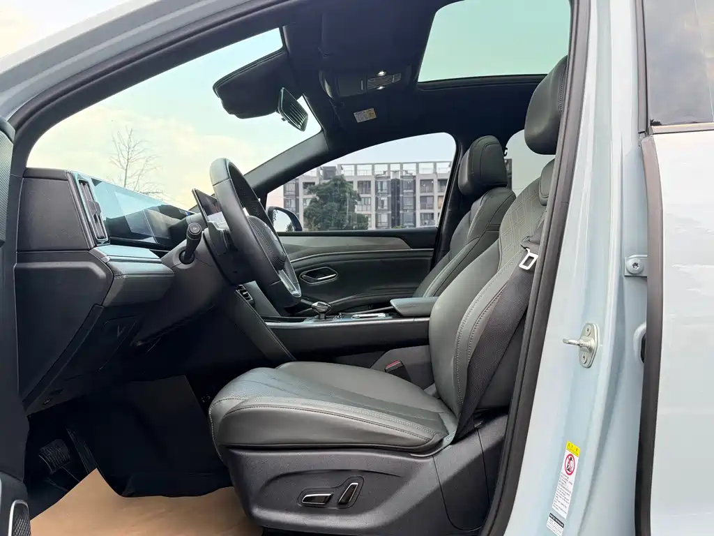 BYD L DM-i — фото 8