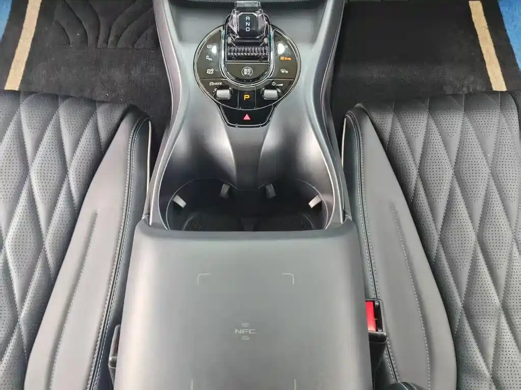 BYD Seal — фото 15