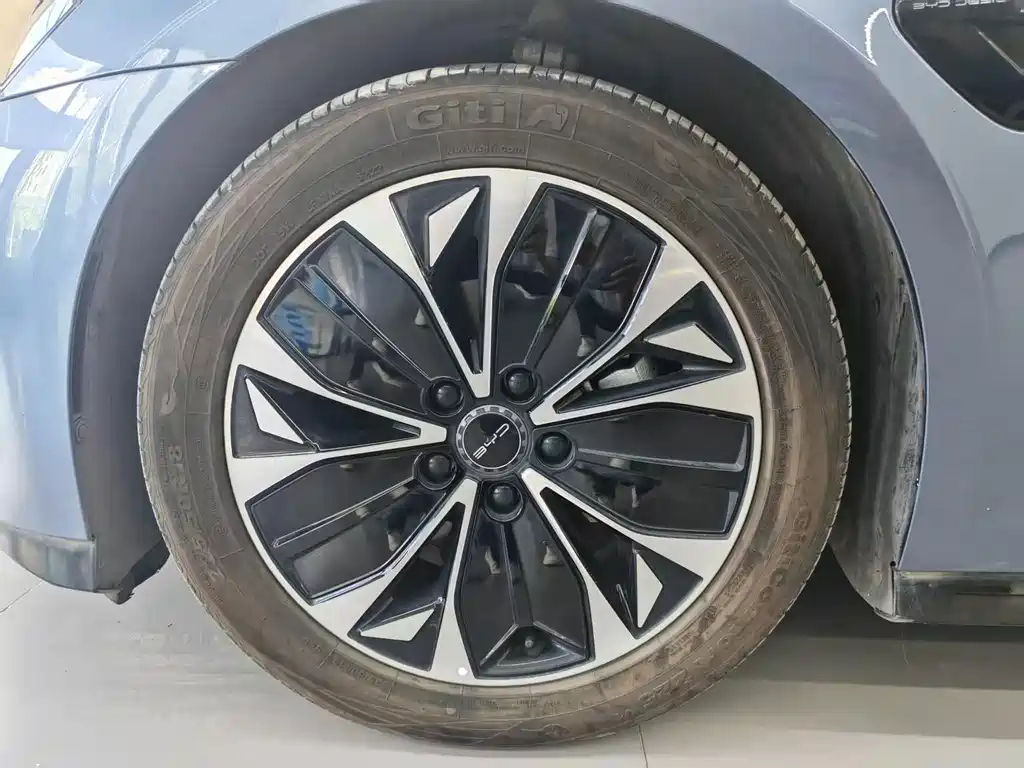 BYD Seal — фото 8