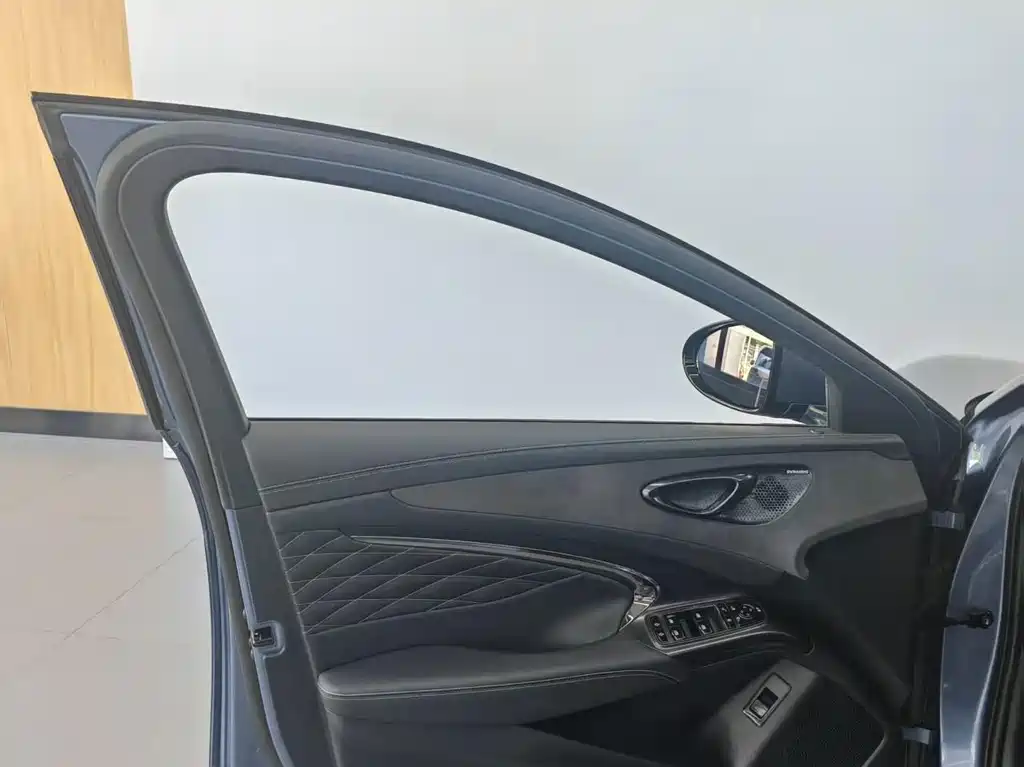 BYD Seal — фото 9