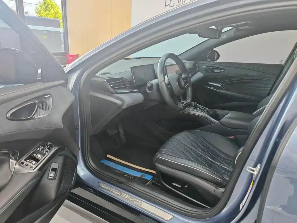 BYD Seal — фото 10