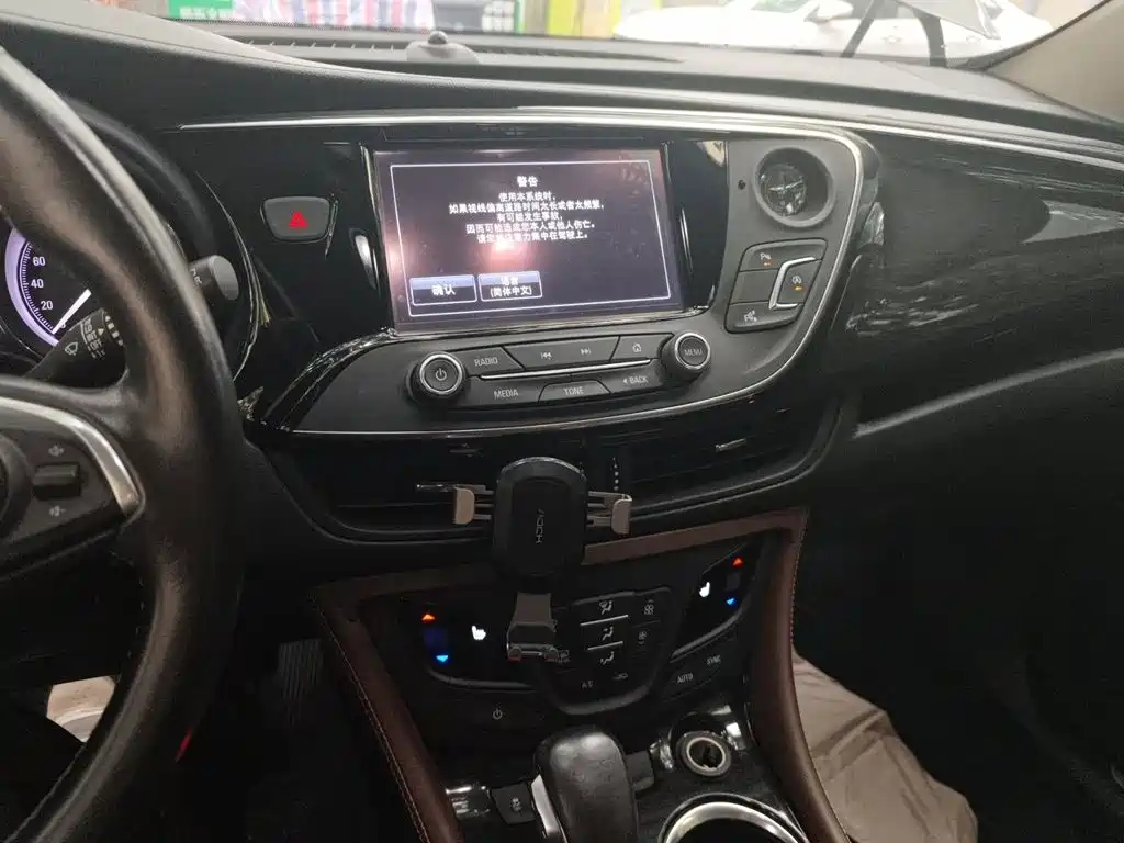Buick Envision Plus — фото 14
