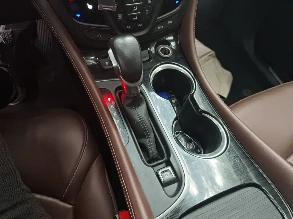 Buick Envision Plus — фото 15