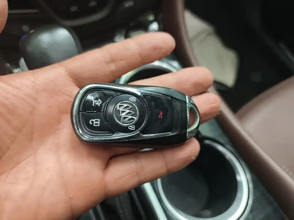 Buick Envision Plus — фото 9