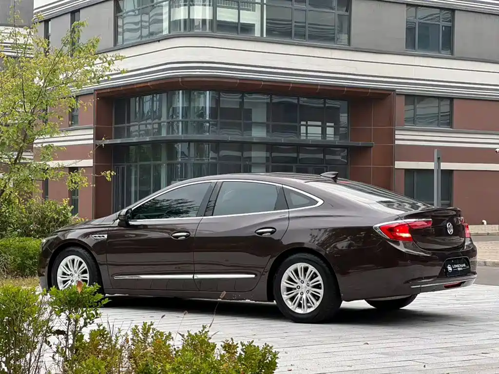 Buick LaCrosse — фото 9