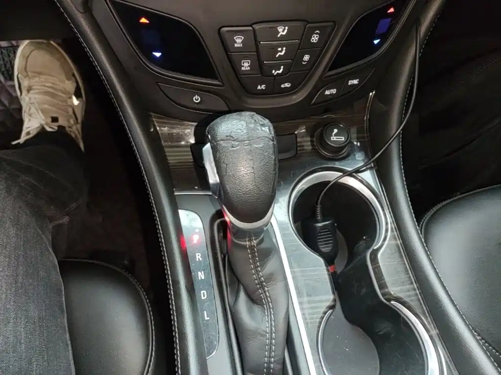 Buick Envision Plus — фото 14