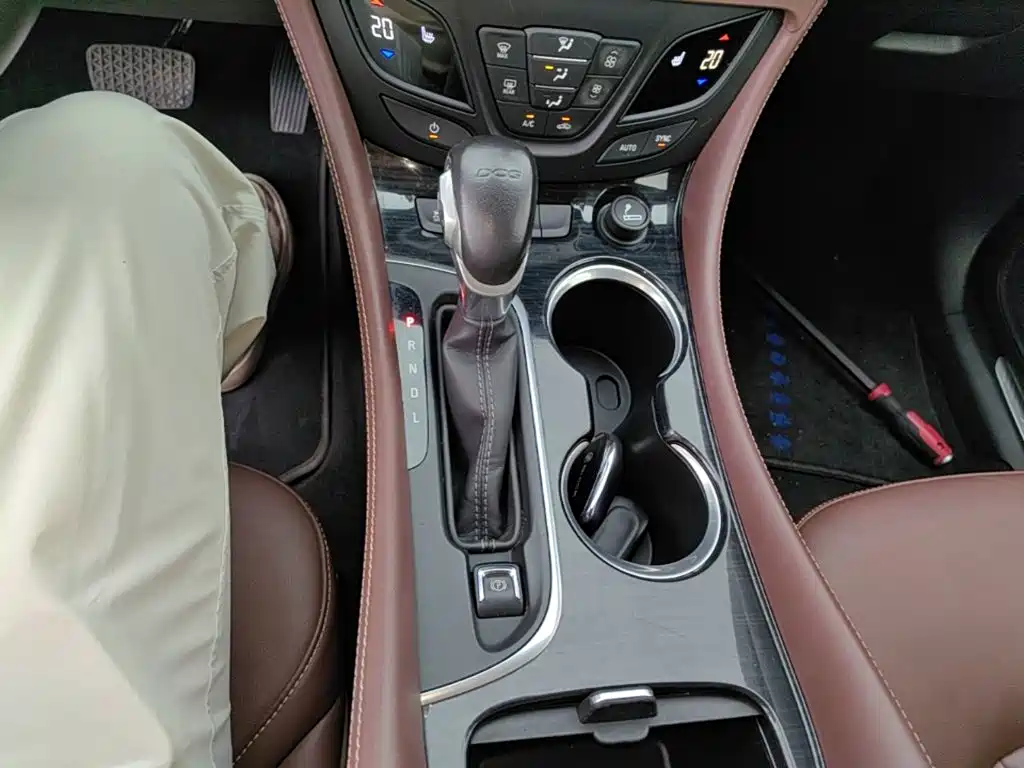 Buick Envision Plus — фото 14