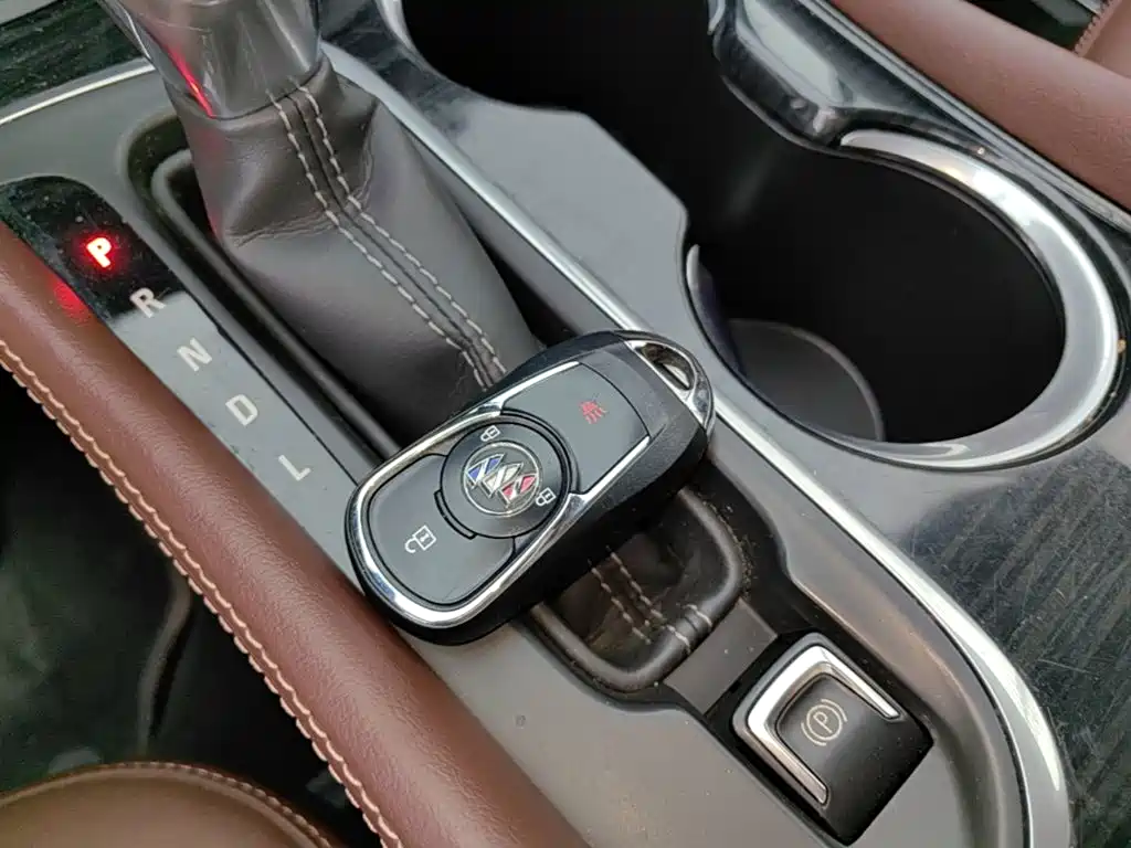 Buick Envision Plus — фото 9