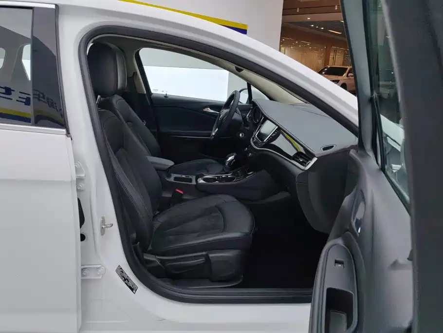 Buick Verano — фото 8