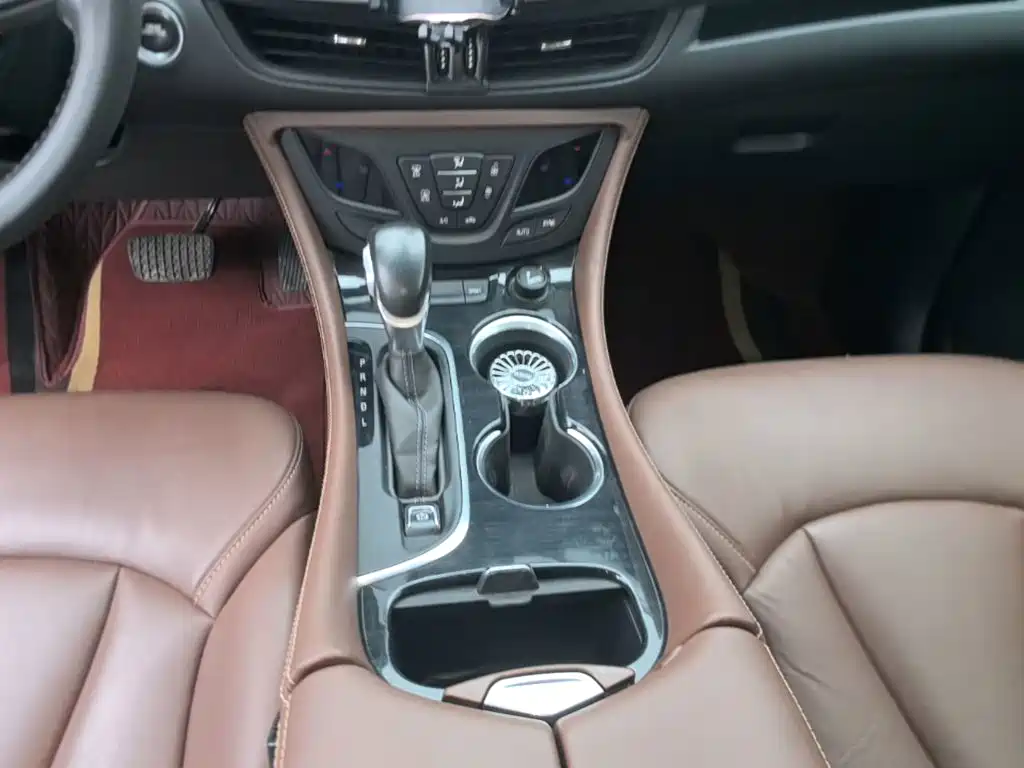 Buick Envision Plus — фото 14