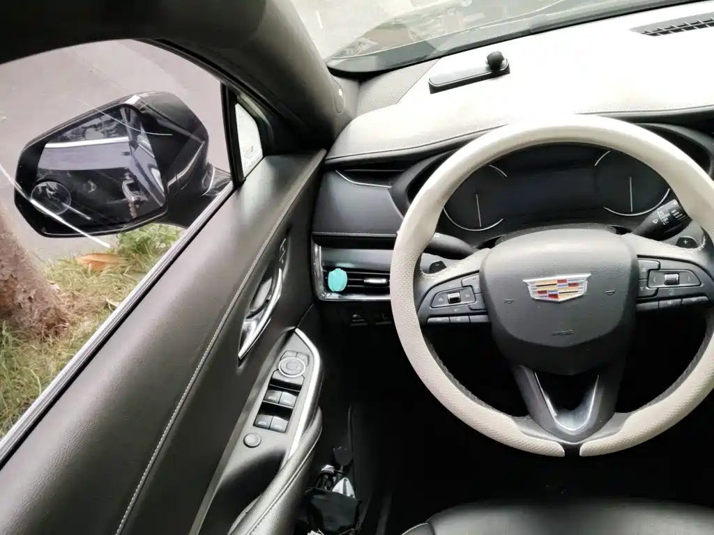Cadillac XT4 — фото 6