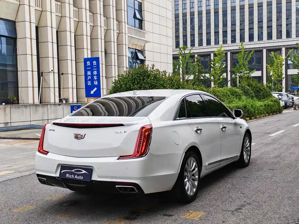Cadillac XTS — фото 4