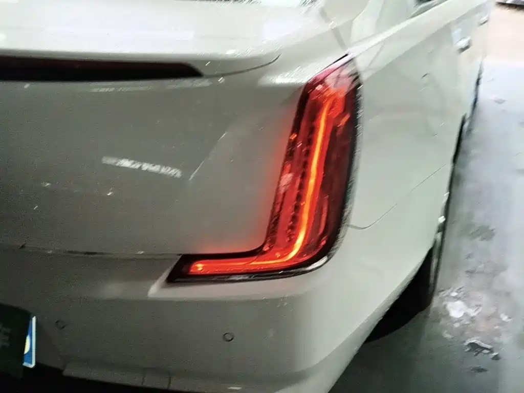 Cadillac XTS — фото 8