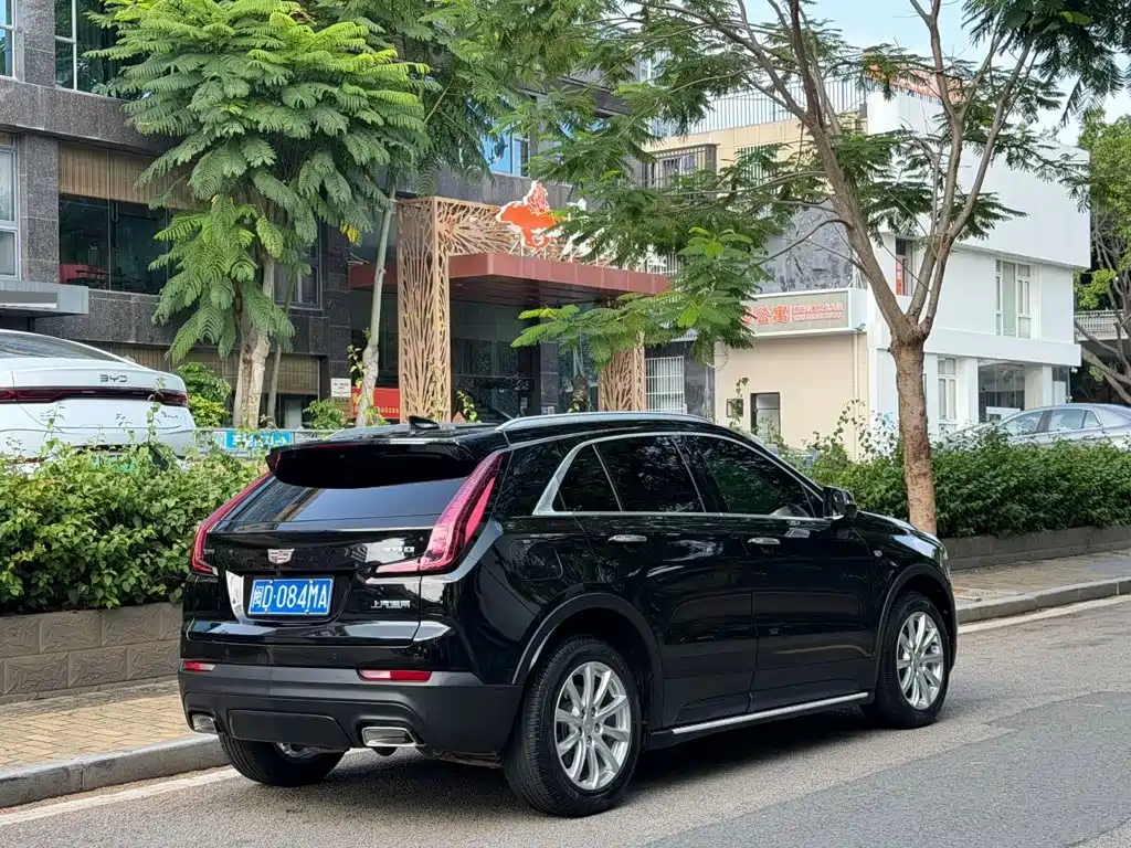 Cadillac XT4 — фото 13