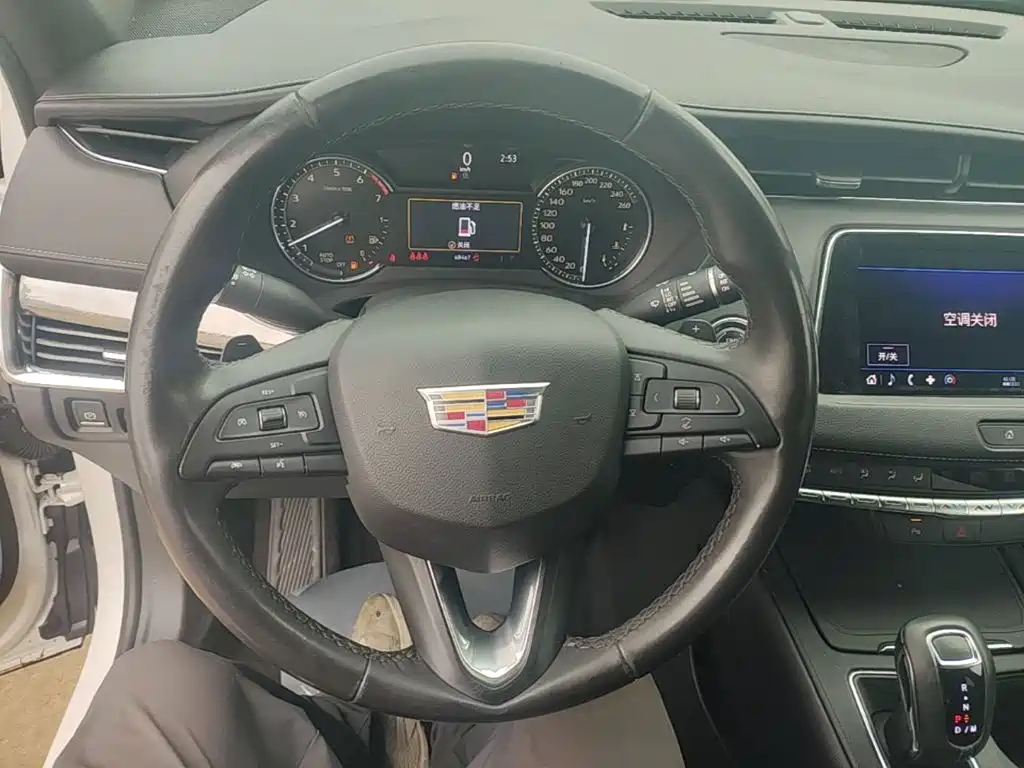 Cadillac XT4 — фото 11