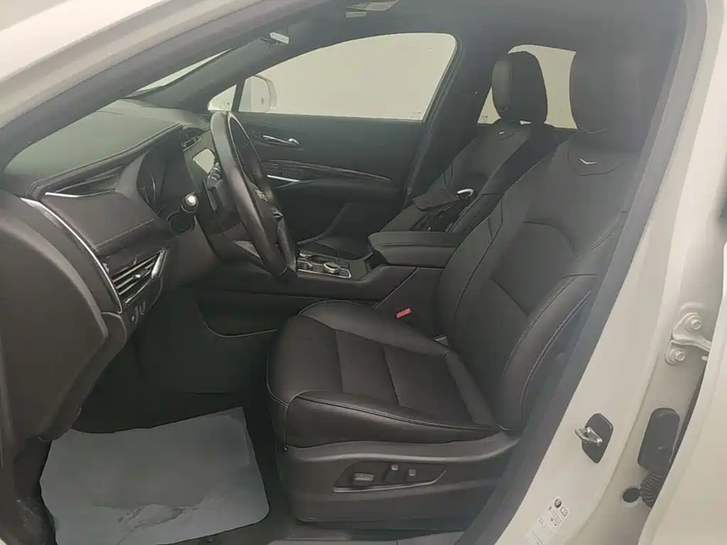 Cadillac XT4 — фото 15
