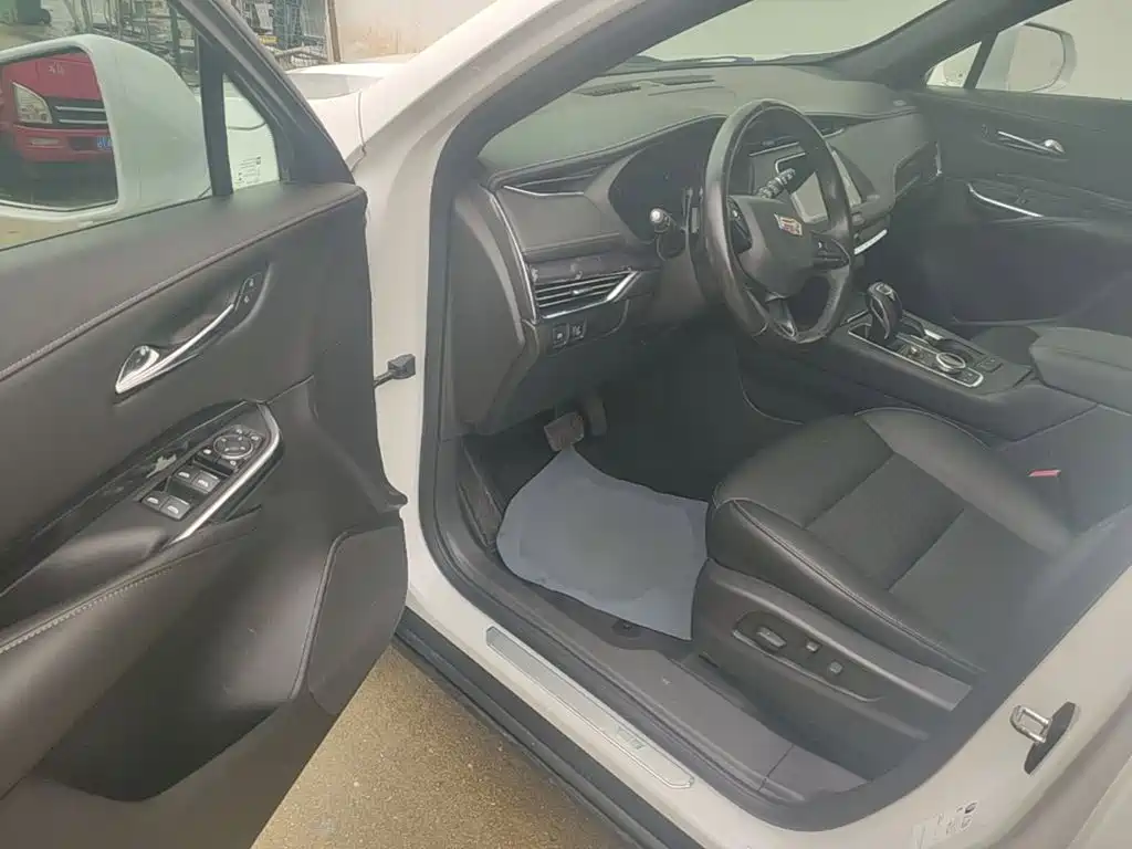Cadillac XT4 — фото 16