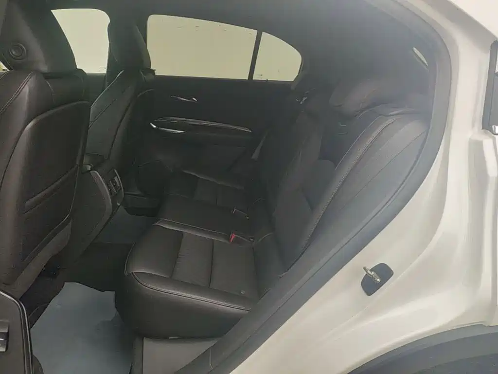 Cadillac XT4 — фото 17