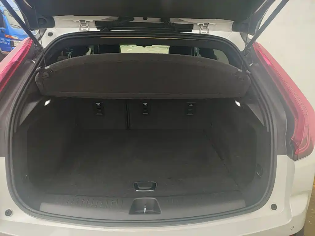 Cadillac XT4 — фото 19