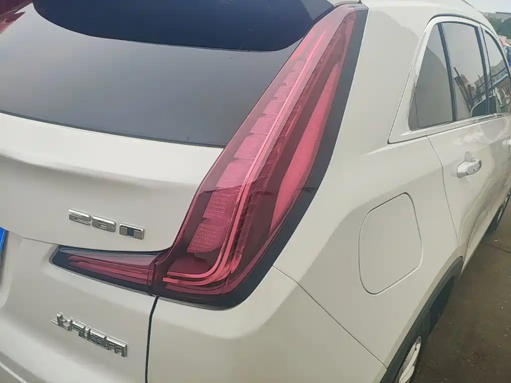 Cadillac XT4 — фото 8