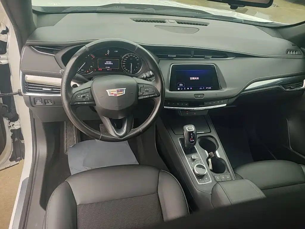 Cadillac XT4 — фото 10