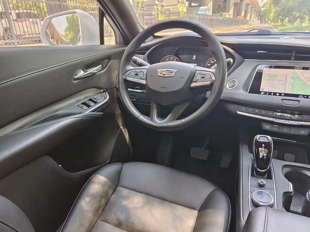 Cadillac XT4 — фото 13
