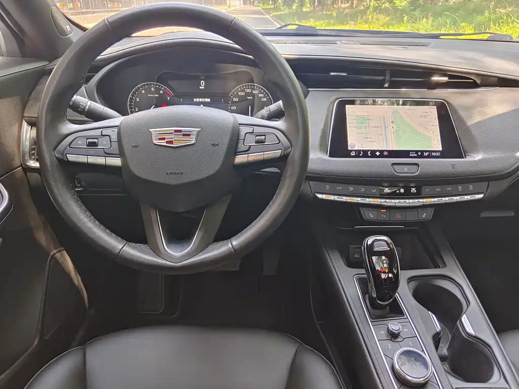 Cadillac XT4 — фото 14