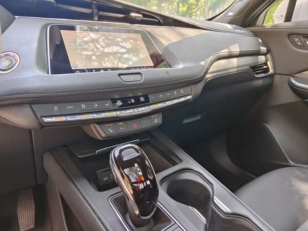 Cadillac XT4 — фото 15