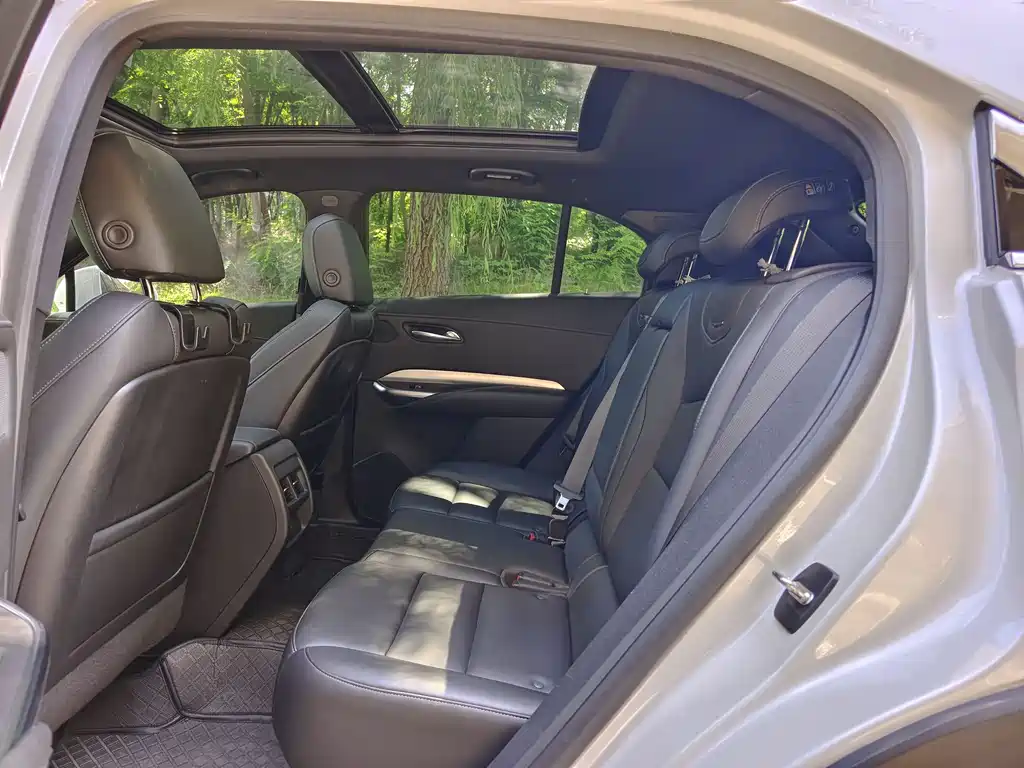Cadillac XT4 — фото 18