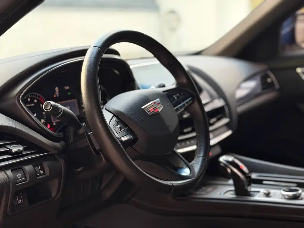 Cadillac CT5 — фото 4